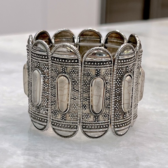 White Howlite Silvertone BOHO Stretch Bracelet - Picture 3 of 6